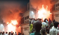 ಚಿಕ್ಕೋಡಿ: ಗಾರ್ಮೆಂಟ್ಸ್ ಅಂಗಡಿಯಲ್ಲಿ ಅಗ್ನಿ ಅವಘಡ; ಲಕ್ಷಾಂತರ ರೂ. ಮೌಲ್ಯದ ಬಟ್ಟೆಗಳು ಭಸ್ಮ