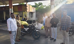 ತೆಕ್ಕಲಕೋಟೆ: ಅಕ್ರಮವಾಗಿ ಸಾಗಿಸುತ್ತಿದ್ದ ಪಡಿತರ ಅಕ್ಕಿ ವಶ; ಇಬ್ಬರ ಬಂಧನ