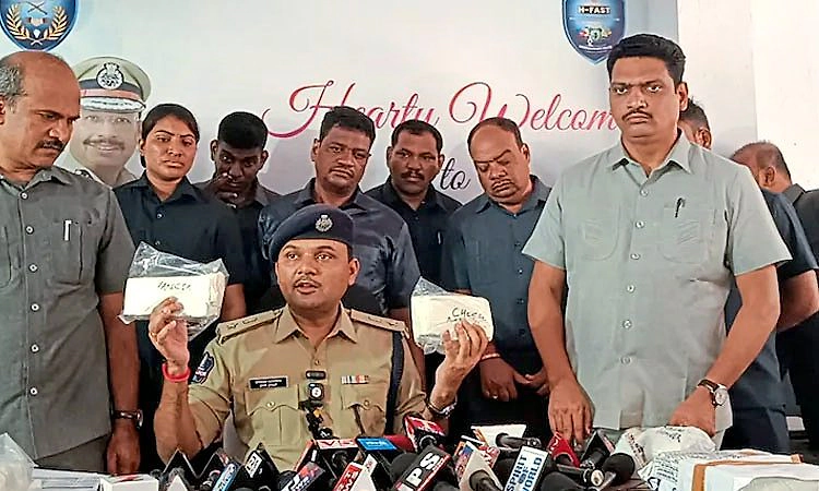 ಸಿಂಥೆಟಿಕ್ ಹಾಲು, ತರಕಾರಿ ಕೊಬ್ಬಿನಿಂದ ತಯಾರಿಸಿದ 825 ಕೆಜಿ ನಕಲಿ ಪನ್ನೀರ್ ವಶಕ್ಕೆ