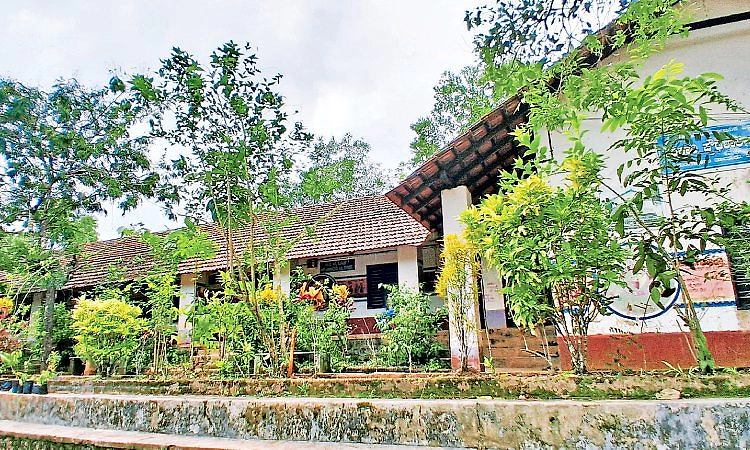 ನಡುಗೋಡು ಪ್ರೌಢಶಾಲೆಗೆ ಬಸ್‌ ಸಂಕಷ್ಟ