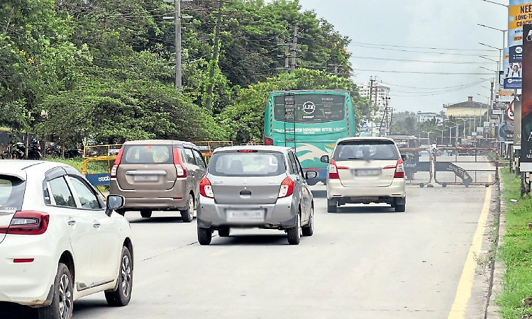 Udupi: ಹೆದ್ದಾರಿ ಬ್ಯಾರಿಕೇಡ್‌: ಸುರಕ್ಷತೆಗಿಂತ ಸಮಸ್ಯೆಗಳೇ ಹೆಚ್ಚು