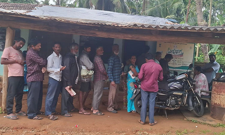 Hosanagar: Ration beneficiaries struggle as server issues delay distribution