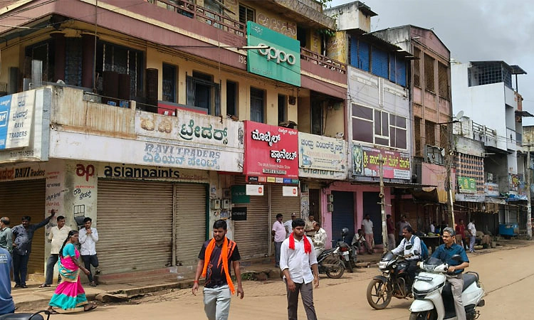 ವಿಎಚ್‌ಪಿ, ಬಜರಂಗದಳ ಕರೆ ನೀಡಿದ್ದ ಶಿಕಾರಿಪುರ ಬಂದ್ ಗೆ ಉತ್ತಮ ಪ್ರತಿಕ್ರಿಯೆ