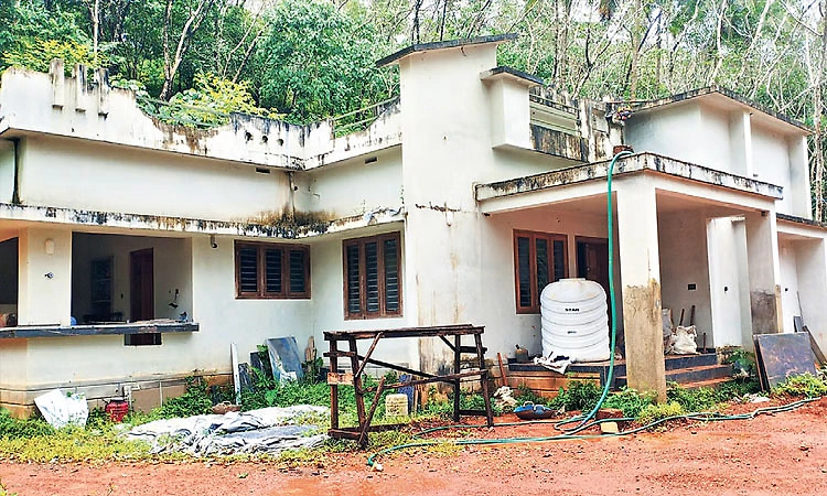Kasaragod: ಮನೆಯಡಿಯಲ್ಲಿ ಗುಹೆ ಪತ್ತೆ: ಗೃಹ ಪ್ರವೇಶದ ಮುನ್ನವೇ ಆಘಾತ