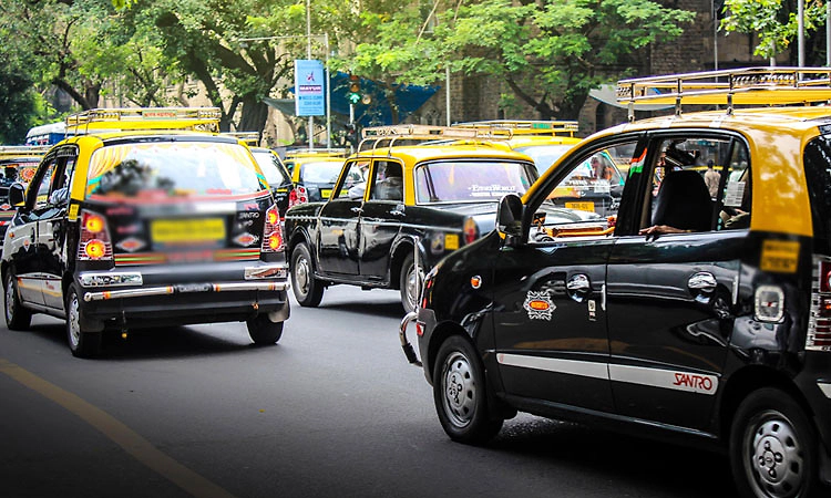 ಮರಾಠಿ ಕಲಿಯಲು ನಿರಾಕರಿಸಿದರೆ ಲೈಸೆನ್ಸ್ ರದ್ದು: ಆಟೋ, ಟ್ಯಾಕ್ಸಿ ಚಾಲಕರಿಗೆ ಸಚಿವರ ಎಚ್ಚರಿಕೆ