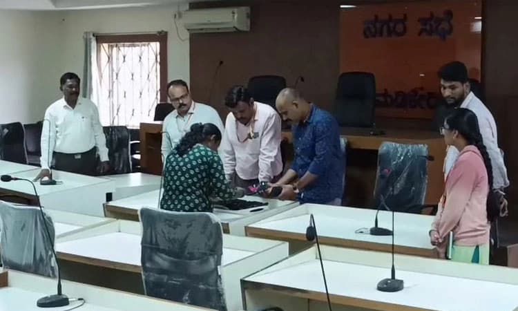 ಮಡಿಕೇರಿ ನಗರಸಭೆಗೆ ಲೋಕಾಯುಕ್ತ ಅಧಿಕಾರಿಗಳು ದಿಢೀರ್ ಭೇಟಿ