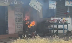 Bharamasagara: Tea stall gutted after gas leak