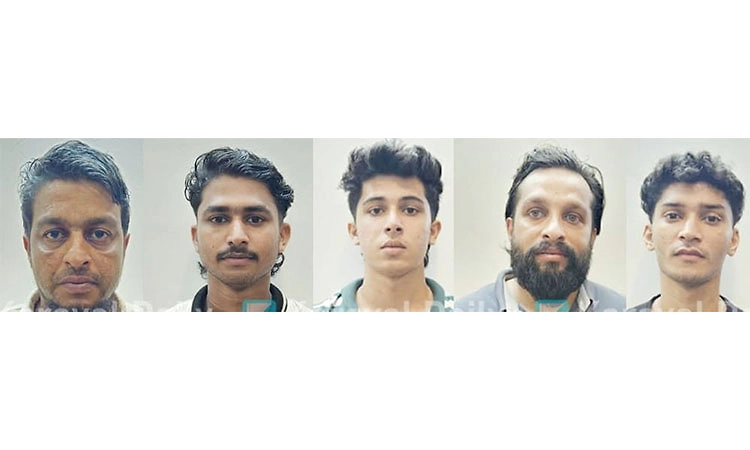 Kasaragod: ವಿವಾಹಿತ ಮಹಿಳೆಯ ಗೆಳೆಯನ ಜತೆ ನಿಲ್ಲಿಸಿ ಗೂಂಡಾಗಿರಿ: ಐವರ ಬಂಧನ