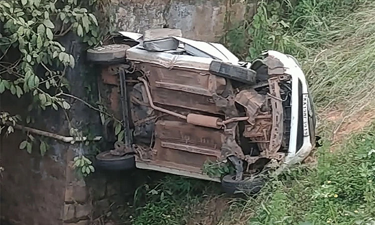 Uppinangady: ಕಾರು ಪಲ್ಟಿ: ಐವರಿಗೆ ಗಾಯ