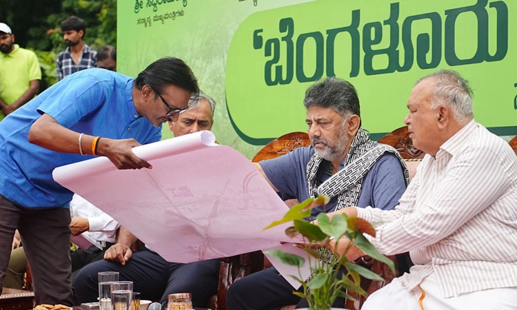 ಬೆಂಗಳೂರಿನ ಸೌಲಭ್ಯ ಬಳಸಿ ಬೆಳೆದು ಟೀಕೆ, ಟ್ವೀಟ್ ಮಾಡ್ತಿದ್ದಾರೆ: ಡಿ.ಕೆ.ಶಿವಕುಮಾರ್ 