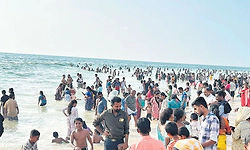 ವಾರಾಂತ್ಯ, ರಜೆ, ದಸರಾ ಪರಿಣಾಮ : ದೇಗುಲ, ಪ್ರವಾಸಿ ತಾಣಗಳಲ್ಲಿ  ಜನದಟ್ಟಣೆ