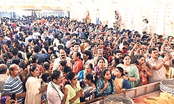 ಮಂಗಳೂರು ದಸರಾ: ಶ್ರೀ ಕುದ್ರೋಳಿ ಕ್ಷೇತ್ರದಲ್ಲಿ ಭಕ್ತರ ದಂಡು