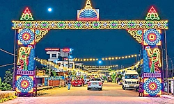 ಸರ್ವಾಲಂಕೃತ ಕೊಲ್ಲೂರಿಗೆ ಭಕ್ತರ ದಂಡು