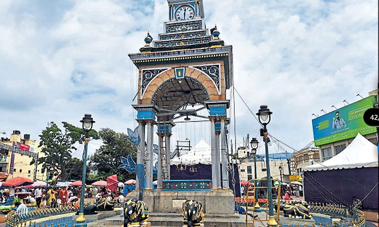 ಮೈಸೂರು ದಸರಾ ಎಷ್ಟೊಂದು ಸುಂದರ! ಮೈಸೂರಿನ ಇತಿಹಾಸ ಸಾರುವ ಚಿಕ್ಕ ಗಡಿಯಾರ