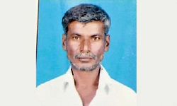ಗೊಬ್ಬರದ ಚೀಲ ಹೊತ್ತೊಯ್ಯುತ್ತಿದ್ದ ರೈತ ಕಾಲು ಜಾರಿ ಬಿದ್ದು ಸಾವು