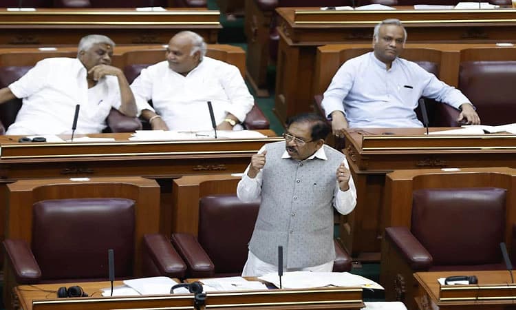 ಸಾಮಾಜಿಕ ಬಹಿಷ್ಕಾರ ಹಾಕಿದರೆ ದೂರು ನೀಡದಿದ್ರೂ ಕೇಸ್‌ ದಾಖಲಿಸಲು ಅವಕಾಶ: ಡಾ.ಪರಮೇಶ್ವರ್‌