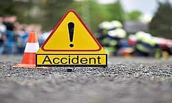 Ballari: ಬೈಕ್ ಗೆ ಲಾರಿ ಡಿಕ್ಕಿ: ಮಹಿಳೆ ಕಾಲುಗಳ ಮೇಲೆ ಹರಿದ ಲಾರಿ!