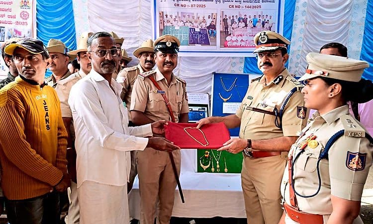 Davanagere: ಕಳುವಾಗಿದ್ದ 20.38 ಕೋಟಿ ಮೌಲ್ಯದ ಸ್ವತ್ತು ವಾರಸುದಾರರಿಗೆ ಮರಳಿಸಿದ ಪೊಲೀಸರು