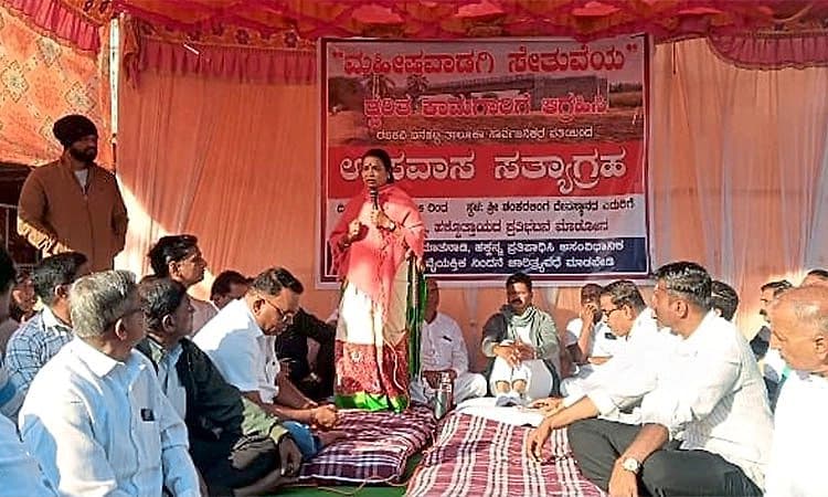 Rabkavi Banhatti: ಆರ್ಥಿಕ ಬಲ ತುಂಬುವ ಮಹೀಷವಾಡಗಿ ಸೇತುವೆ: ವಿಧಾನ ಪರಿಷತ್ ಸದಸ್ಯೆ ಉಮಾಶ್ರೀ