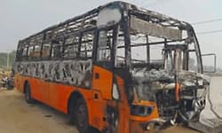 ನಂಜನಗೂಡಿನಲ್ಲಿ ಸುಟ್ಟು ಕರಕಲಾದ ಕೇರಳ ಬಸ್: 40 ಪ್ರಯಾಣಿಕರು ಪಾರು