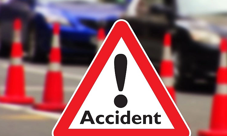 Kaup: ಬಸ್ಸಿಗಾಗಿ ಕಾಯುತ್ತಿದ್ದ ಮಹಿಳೆಗೆ ಬುಲೆಟ್ ಢಿಕ್ಕಿ