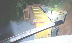 Sulya: ಕಿರು ಸೇತುವೆ ಮೇಲೆ ಲಾರಿ ಚಲಿಸಿ ಘಟನೆ; ಸೇತುವೆ ಕುಸಿದು ಲಾರಿ ತೋಡಿಗೆ