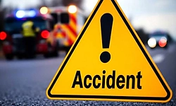 ನಿಯಂತ್ರಣ ತಪ್ಪಿದ ಕಾರು ಗ್ಯಾರೇಜ್‌ನಲ್ಲಿ ನಿಲ್ಲಿಸಿದ್ದ ಆಟೋ ರಿಕ್ಷಾಗಳಿಗೆ ಢಿಕ್ಕಿ: ಗಾಯ