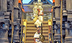 ಶಬರಿಮಲೆ ದೇವಸ್ಥಾನಕ್ಕೆ ಬೀಗ: ಪಂದಳಂ ಅರಮನೆಗೆ ಮರಳಿದ ತಿರುವಾಭರಣ ಮೆರವಣಿಗೆ