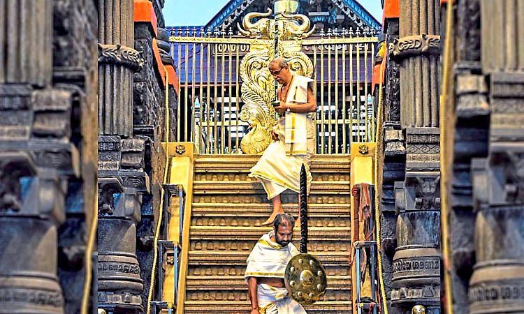 ಶಬರಿಮಲೆ ದೇವಸ್ಥಾನಕ್ಕೆ ಬೀಗ: ಪಂದಳಂ ಅರಮನೆಗೆ ಮರಳಿದ ತಿರುವಾಭರಣ ಮೆರವಣಿಗೆ