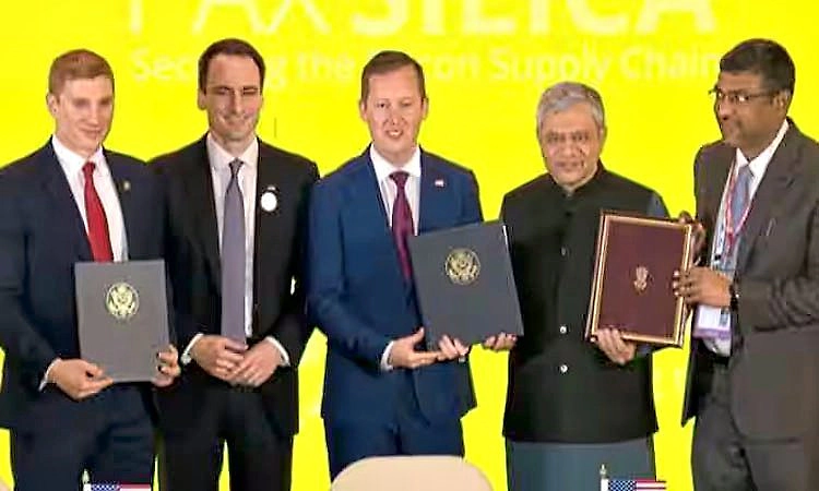 ಜಾಗತಿಕ AI ಇಂಪ್ಯಾಕ್ಟ್ ಶೃಂಗಸಭೆ: ಅಮೆರಿಕ ನೇತೃತ್ವದ ಪ್ಯಾಕ್ಸ್ ಸಿಲಿಕಾ ಘೋಷಣೆಗೆ ಭಾರತ ಸಹಿ