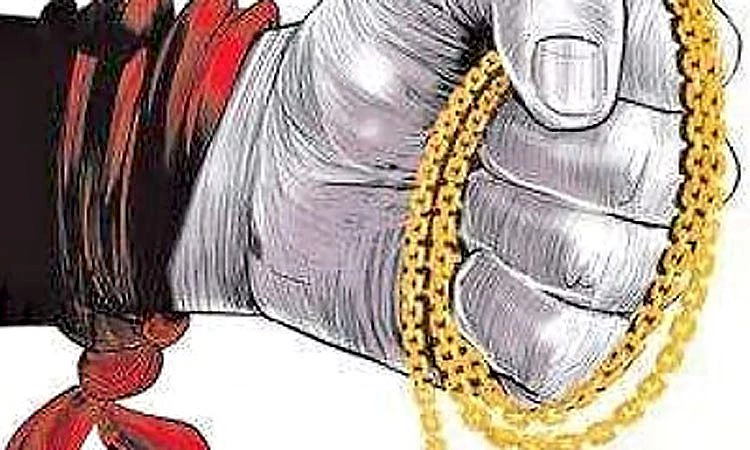 ಖಾರದ ಪುಡಿ ಎರಚಿ 6 ಲಕ್ಷ ರೂಪಾಯಿ ಮೌಲ್ಯದ ಚಿನ್ನದ ಸರ ದರೋಡೆ