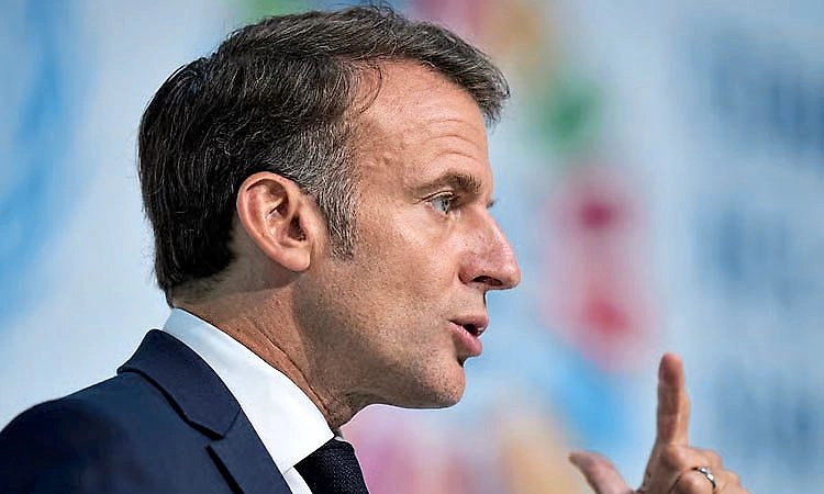 15 ವರ್ಷ ಒಳಗಿನವರಿಗೆ ಸಾಮಾಜಿಕ ಜಾಲತಾಣ ನಿಷೇಧಿಸಿ: ಮ್ಯಾಕ್ರನ್