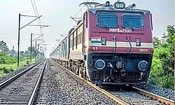 Railways: ಮುಂಗಡ, ತತ್ಕಾಲ್‌ ಟಿಕೆಟ್‌ ಬುಕ್‌ ಮಾಡಲು ಆಧಾರ್‌ ಕಡ್ಡಾಯ