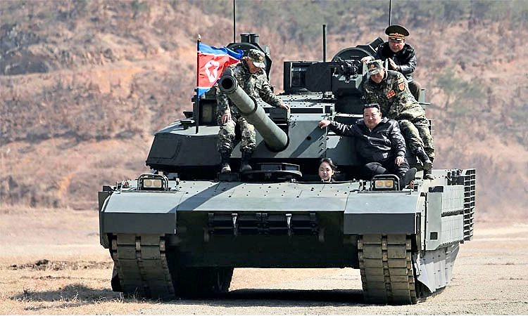 North Korean: ಸೈನಿಕ ತರಬೇತಿ ವೇಳೆ ಪುತ್ರಿ ಜೊತೆ ಟ್ಯಾಂಕ್ ಏರಿದ ಕಿಮ್ ಜಾಂಗ್ ಉನ್