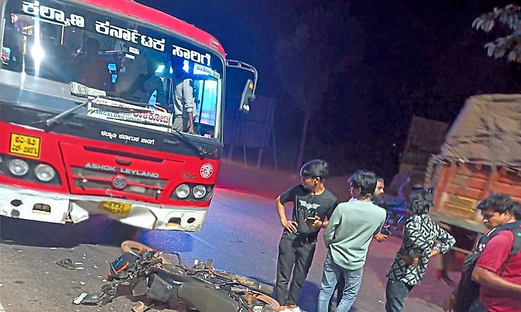 ಹೊನ್ನಾವರ: ಬಸ್-ಬೈಕ್ ನಡುವೆ ಭೀಕರ ಅಪಘಾತ; ಸ್ಥಳದಲ್ಲೇ ಸವಾರ ಸಾವು