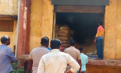 Kulageri Cross: ಗೋದಾಮಿಗೆ ಬೆಂಕಿ: ಲಕ್ಷಾಂತರ ಮೌಲ್ಯದ ಗೋವಿನ ಜೋಳ ಭಸ್ಮ