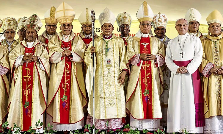 ಉಡುಪಿ ಧರ್ಮ ಪ್ರಾಂತದ ನೂತನ ಧರ್ಮಾಧ್ಯಕ್ಷರಾಗಿ ಡಾ| ಲೆಸ್ಲಿ ಕ್ಲಿಫರ್ಡ್‌ ಡಿ'ಸೋಜಾ ಪೀಠಾರೋಹಣ