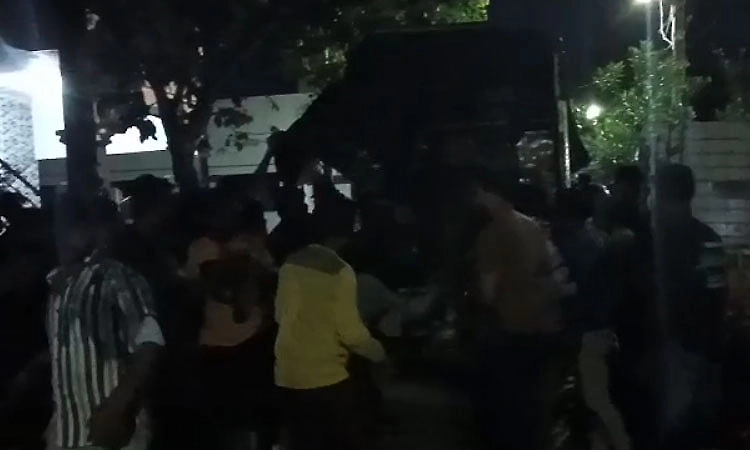 Shivamogga: Tension during attempt to stop alleged illegal cattle transport