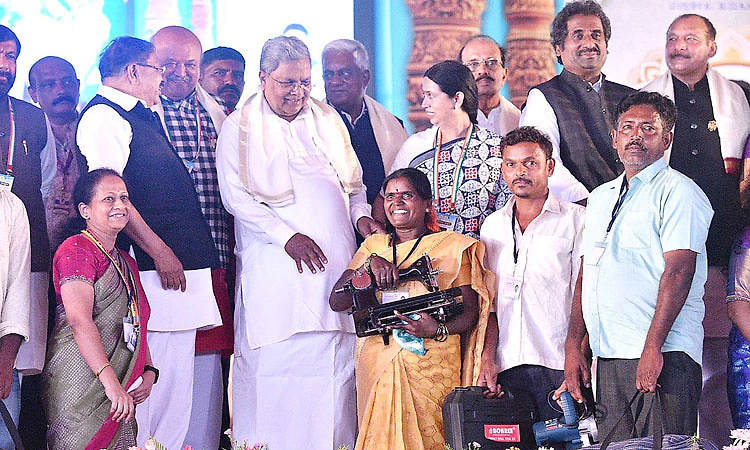 ಅಭಿವೃದ್ಧಿಗೆ ಗುಜರಾತ್ ಅಲ್ಲ, ಕರ್ನಾಟಕವೇ ಮಾದರಿ: ಸಿಎಂ ಸಿದ್ದರಾಮಯ್ಯ