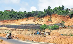 ಮಳೆಗೆ ಕುಸಿಯುವ ಭೀತಿಯಲ್ಲಿ ಕೆತ್ತಿಕಲ್‌ ಗುಡ್ಡ