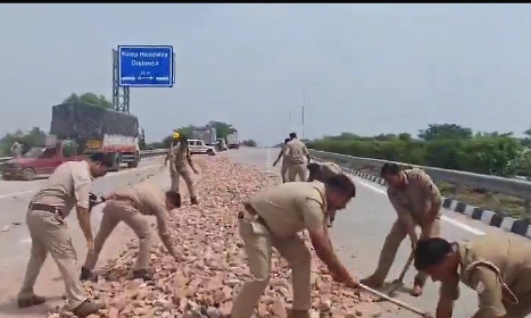 Pushpa movie style stunt on highway? Dumper driver leaves trail of stones during chase