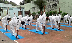 ರಾಜ್ಯದ 50 ಜೈಲಿನಲ್ಲಿ ಕೈದಿಗಳಿಗೆ ನಿತ್ಯ ಯೋಗ