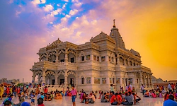 Temple donation box broken into, cash stolen in Mathura; theft caught on CCTV