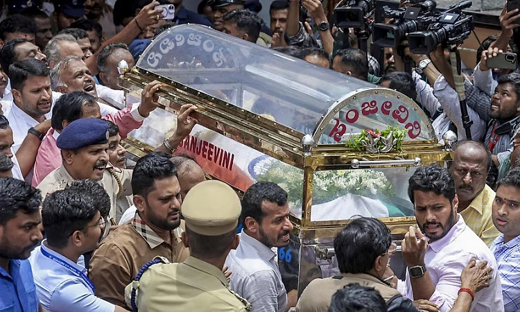 Former PM Deve Gowda's wife Chennamma laid to rest with state honours