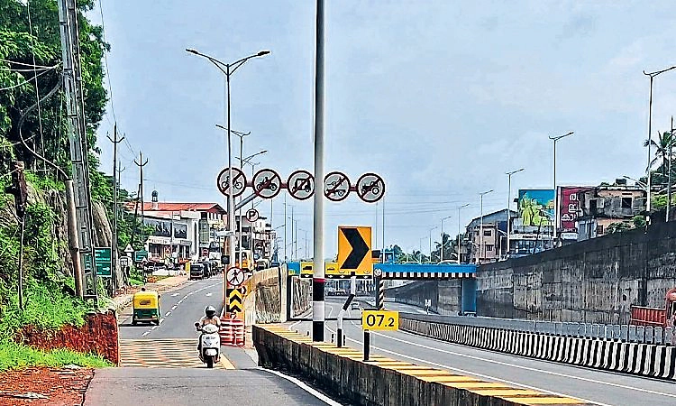 Kasaragod: ಸರ್ವಿಸ್‌ ರಸ್ತೆಯಲ್ಲಿ ಹತ್ತು ಹಲವು ಸಂಕಷ್ಟ