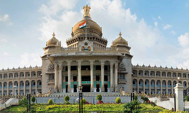 ನಾಯಕರ ಹಿಂದೆಯೇ ಶಾಸಕರೂ ದಿಲ್ಲಿಗೆ!