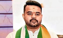 ಟಿವಿಯಲ್ಲಿ ಅಜ್ಜಿಯ ಅಂತಿಮ ದರ್ಶನ ಪಡೆದ ಪ್ರಜ್ವಲ್ ರೇವಣ್ಣ