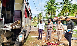 Mandya: ಸೈನ್ ಬೋರ್ಡ್ ಗೆ ಡಿಕ್ಕಿ ಹೊಡೆದು ಪಲ್ಟಿಯಾದ ಬಸ್:‌ ಸ್ಥಳದಲ್ಲೇ ಇಬ್ಬರು ಸಾವು!