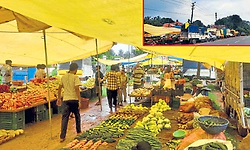 ಅಲೆವೂರು-ಕುಕ್ಕಿಕಟ್ಟೆ ಸಂತೆಗೆ ಟರ್ಪಾಲೇ ಆಸರೆ