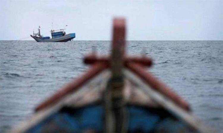 Nine Indian fishermen arrested by Sri Lankan Navy for alleged illegal fishing
